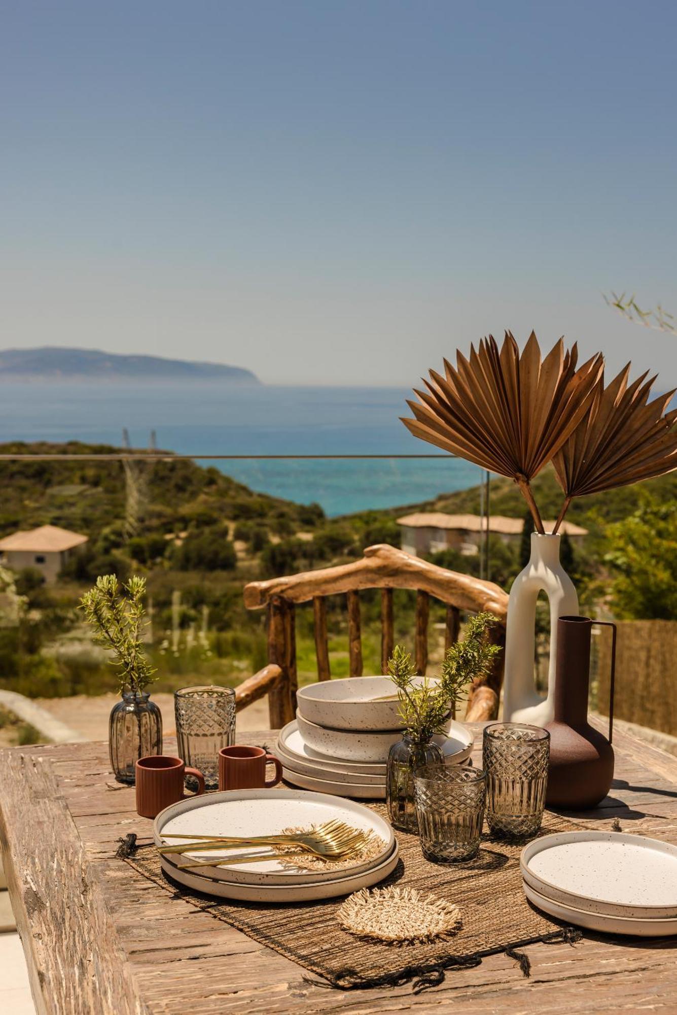 Hilaritas Luxury Suites Sea View, Private Pool & Jacuzzi Paradise Ratzaklíon Екстериор снимка