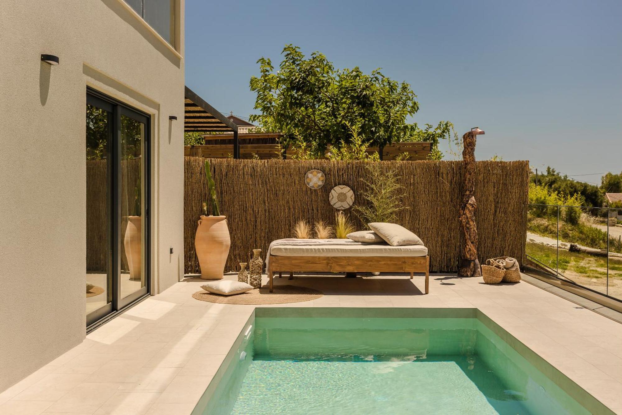 Hilaritas Luxury Suites Sea View, Private Pool & Jacuzzi Paradise Ratzaklíon Екстериор снимка