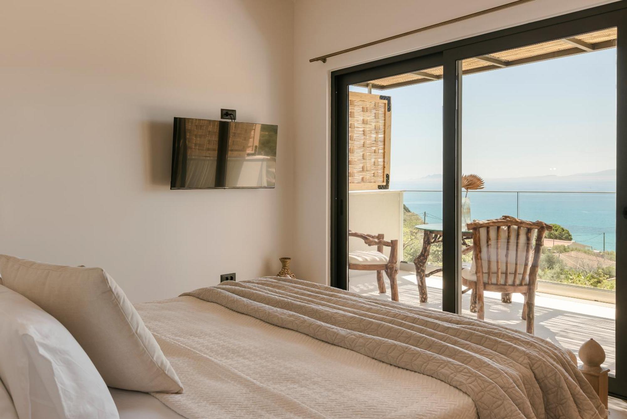 Hilaritas Luxury Suites Sea View, Private Pool & Jacuzzi Paradise Ratzaklíon Екстериор снимка