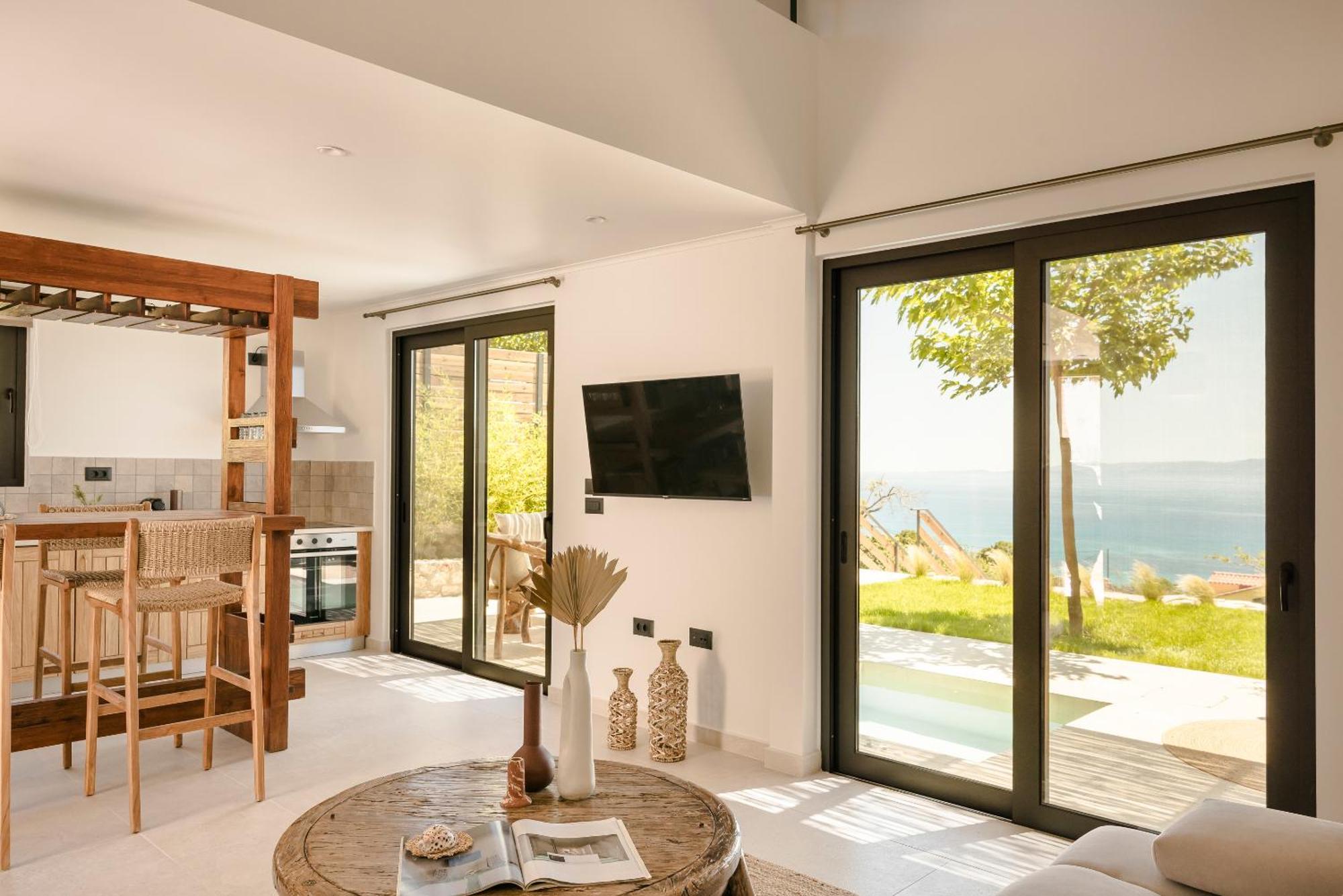 Hilaritas Luxury Suites Sea View, Private Pool & Jacuzzi Paradise Ratzaklíon Екстериор снимка