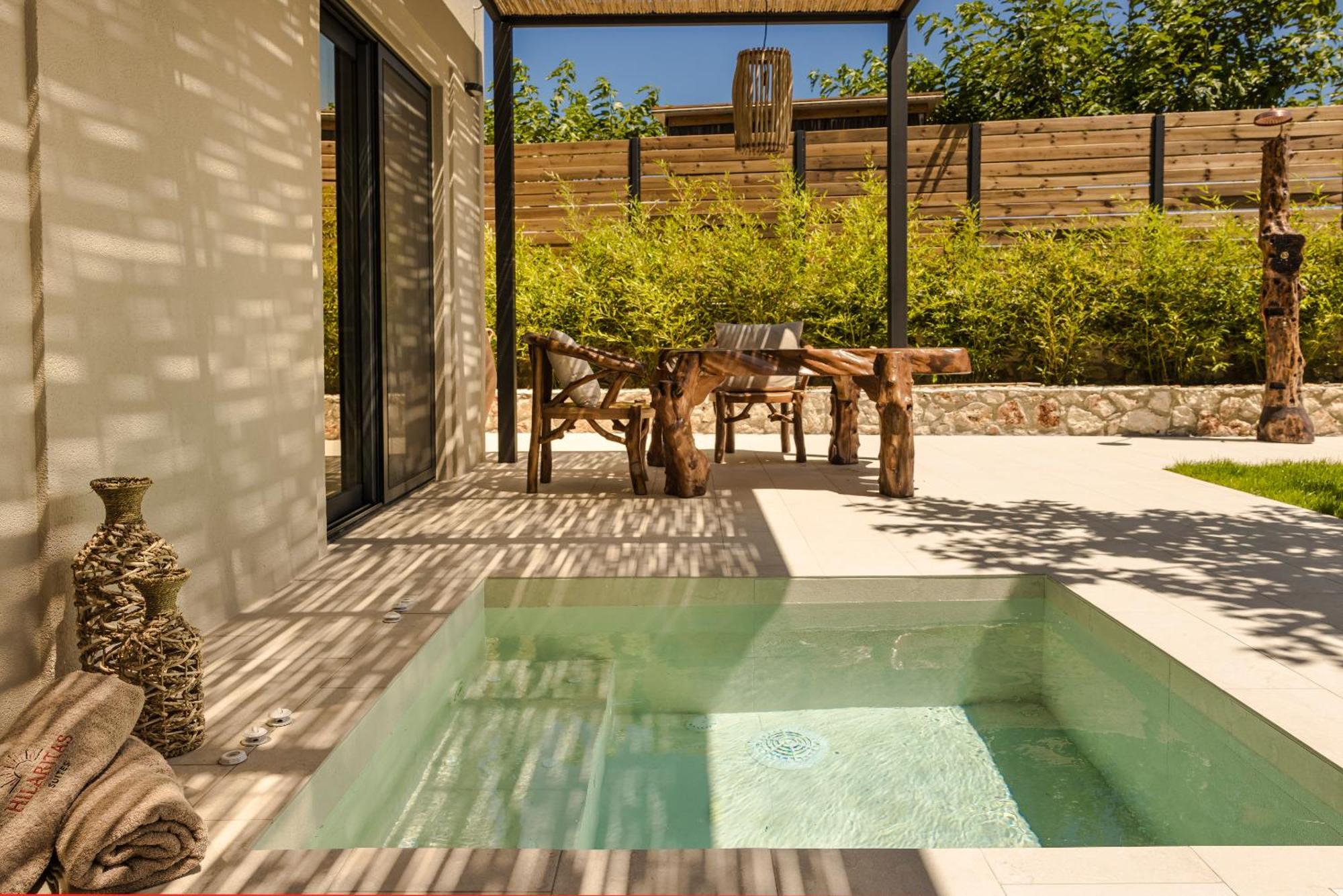 Hilaritas Luxury Suites Sea View, Private Pool & Jacuzzi Paradise Ratzaklíon Екстериор снимка